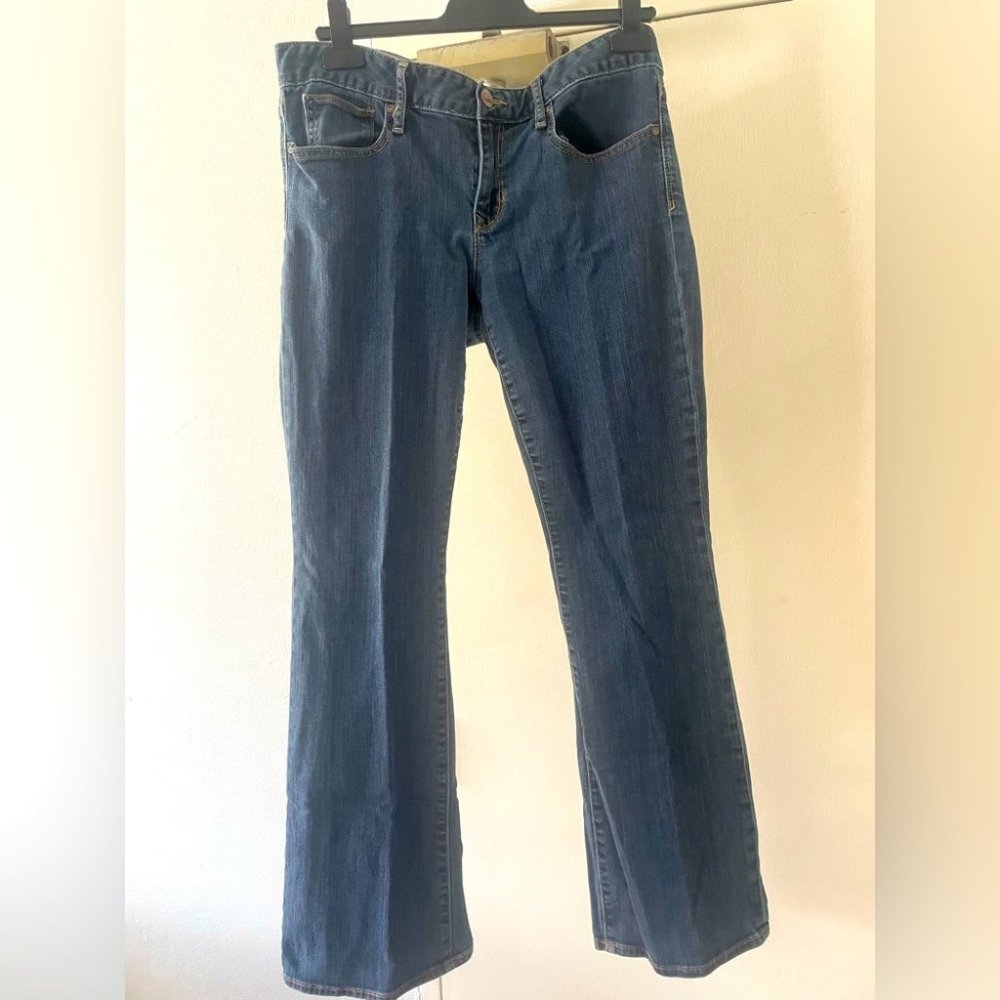 GAP 1969 curvy jeans. Slight flare. - Picture 6 of 9